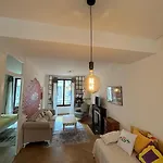 Celui Qui Est Au Centre * Genève