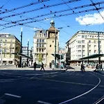 Celui Qui Est Au Centre