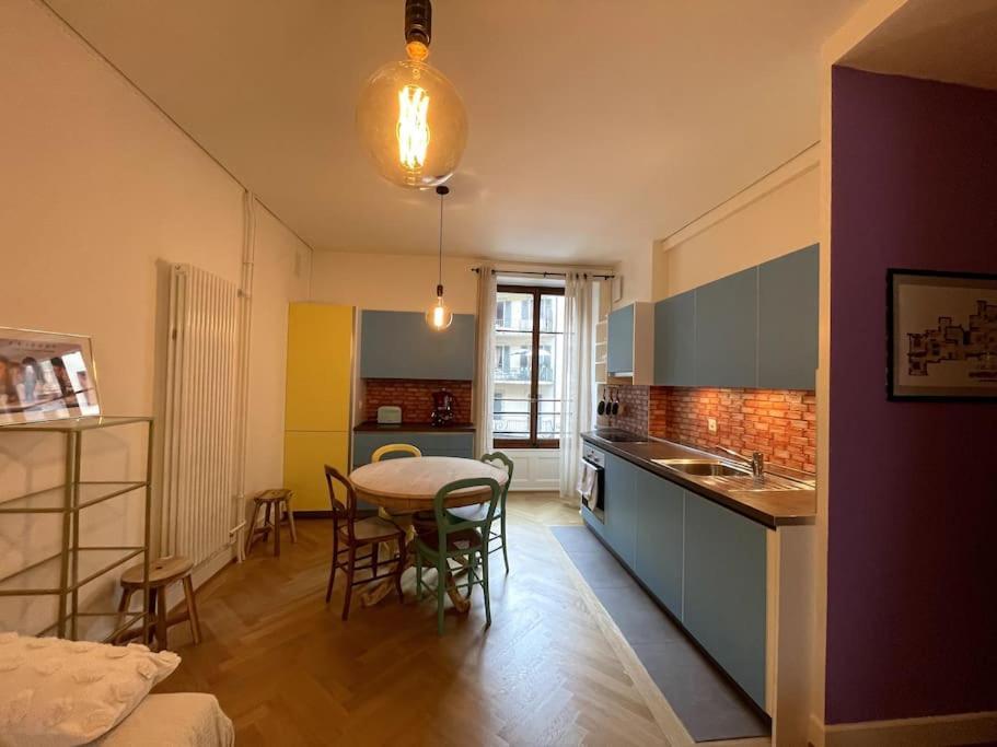 Celui Qui Est Au Centre Apartment Genf