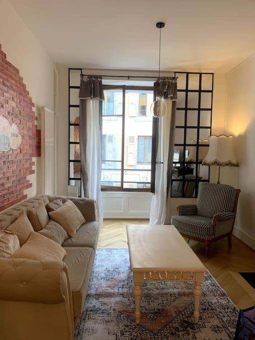 Celui Qui Est Au Centre * Genf