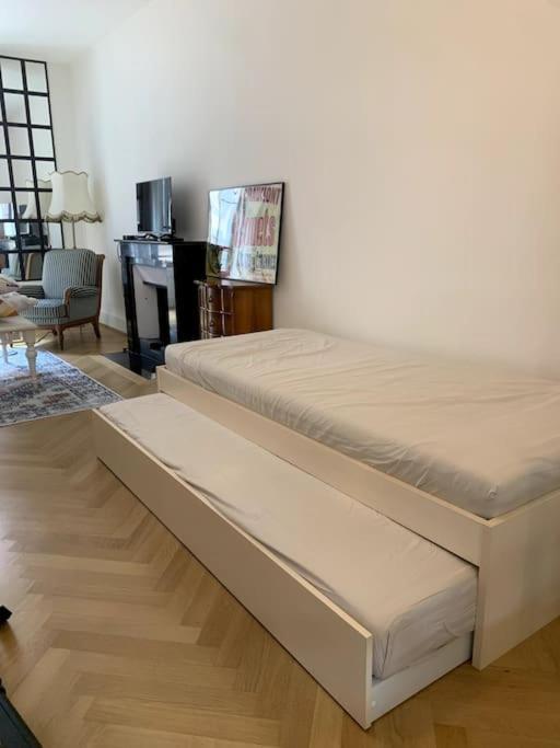 Celui Qui Est Au Centre Apartment Genf