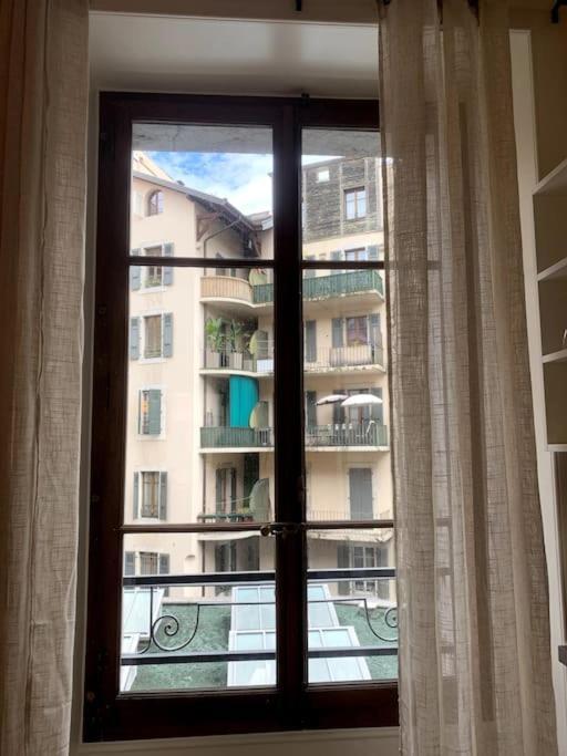 Celui Qui Est Au Centre Apartment Genf