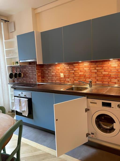 Celui Qui Est Au Centre * Genf