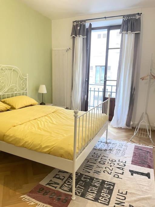 Celui Qui Est Au Centre Genf