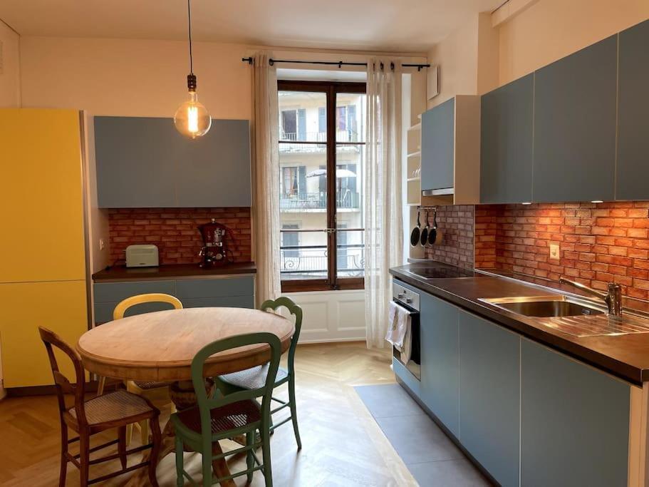 Celui Qui Est Au Centre Apartment Genf